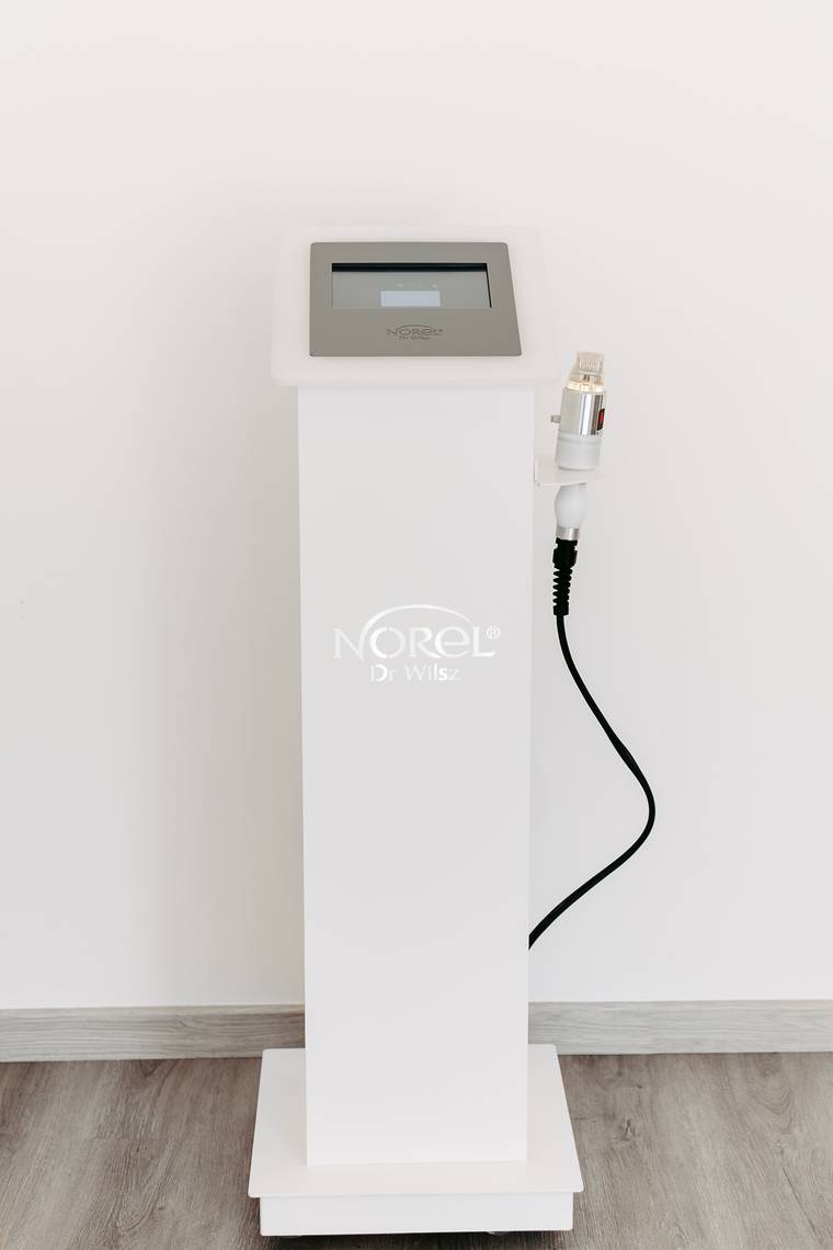 RF Microneedling Gerät mit Handstück