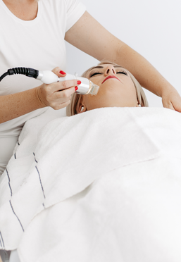 RF Microneedling Behandlung mit dem Norel System